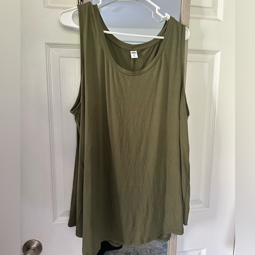 Old navy tank size 2x